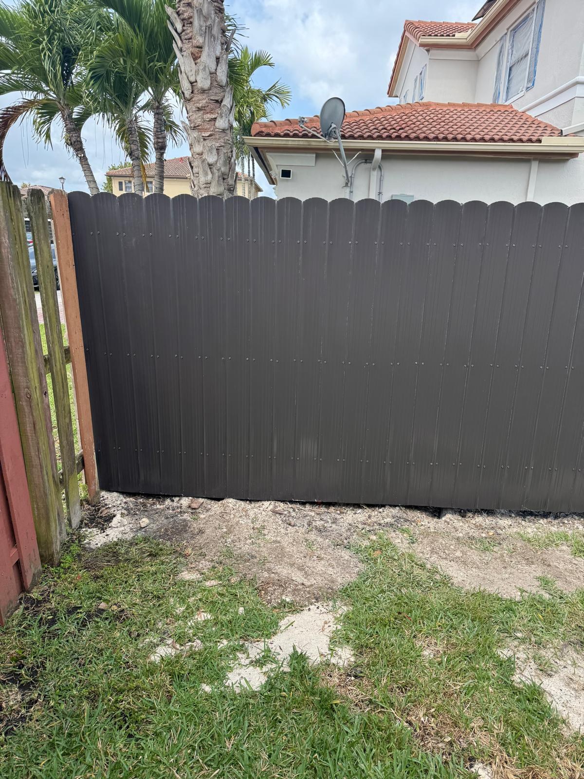 Fence seen from the front of a residential yard